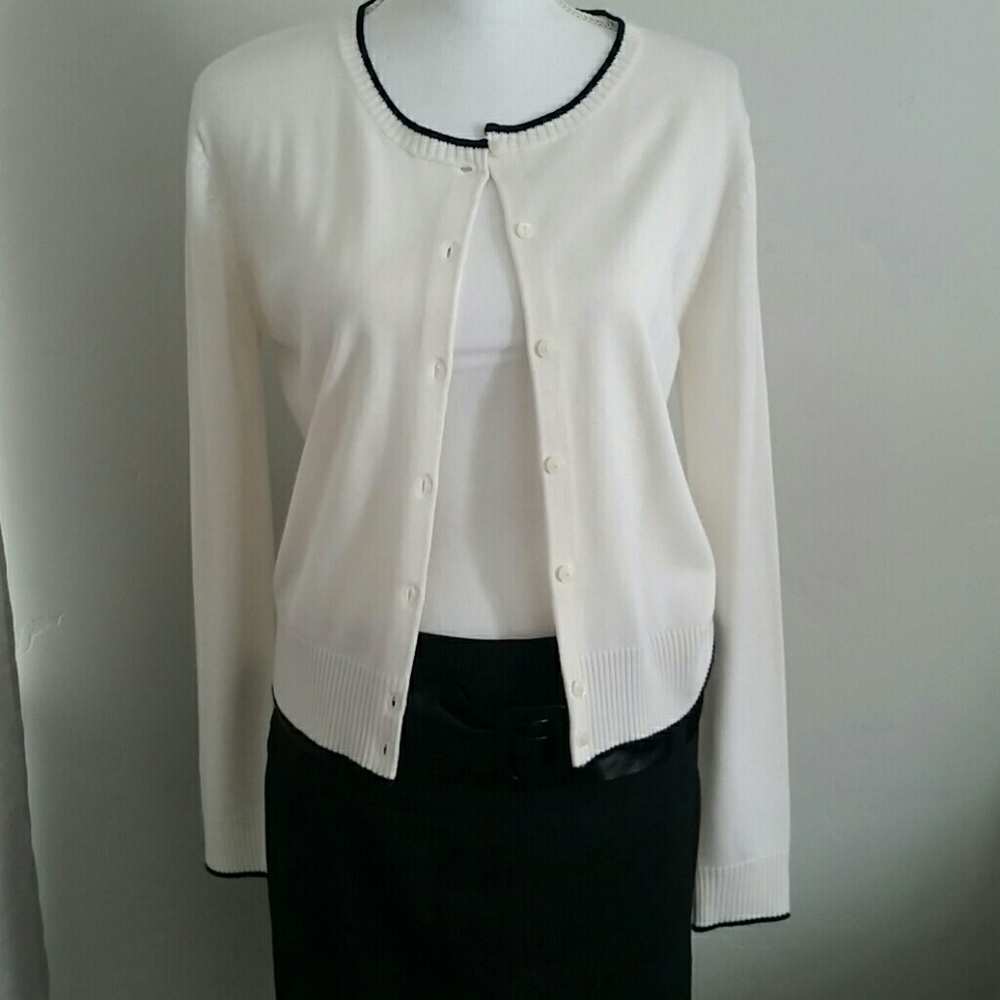 Limited sweater size M